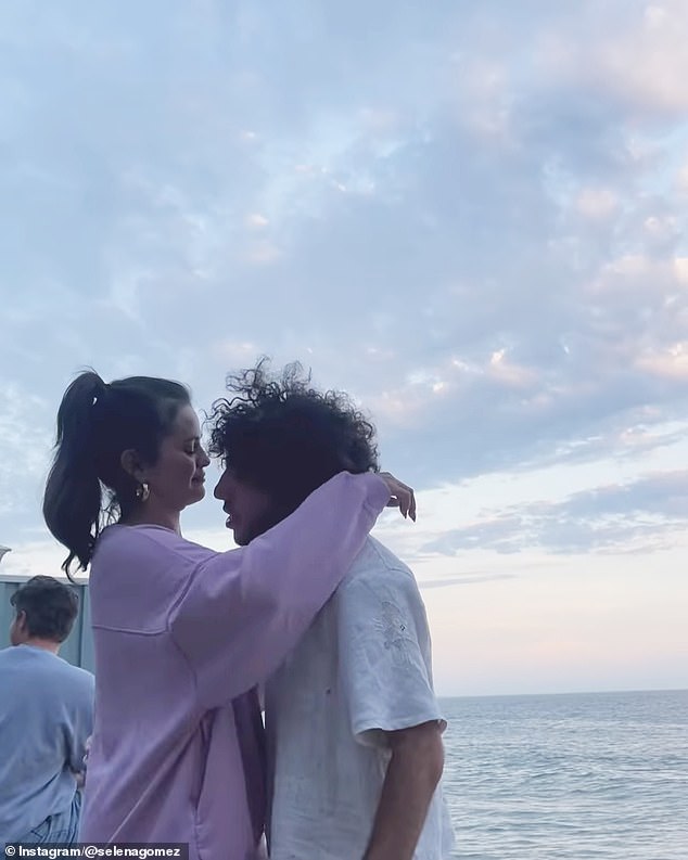 يبدو أن الشرائح كانت مؤخرًا حيث يستمرون في التنقل في الرومانسية التي كانت في أعين الجمهور منذ حوالي عام