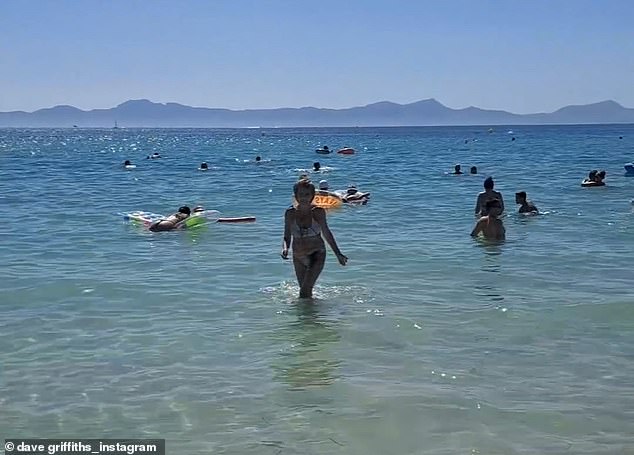 عندما خرجت من الماء، قال ديف: 