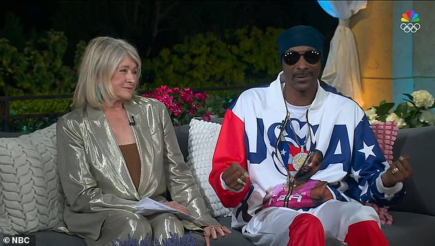 كان سنوب، الذي عمل سفيرًا خاصًا لشبكة إن بي سي خلال الحدث الرياضي الكبير، متواجدًا في جميع أنحاء الألعاب الأوليمبية مع مضيفته المشاركة منذ فترة طويلة مارثا ستيوارت