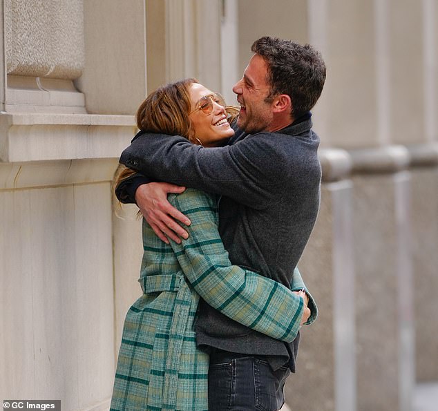 وزعم مصدر ثانٍ أن الطلاق الوشيك المزعوم 