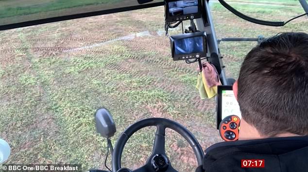 ولم تتحسن الأمور كثيراً، إذ واجهوا مشكلة ثانية، فعلق ناغا مذهولاً: 