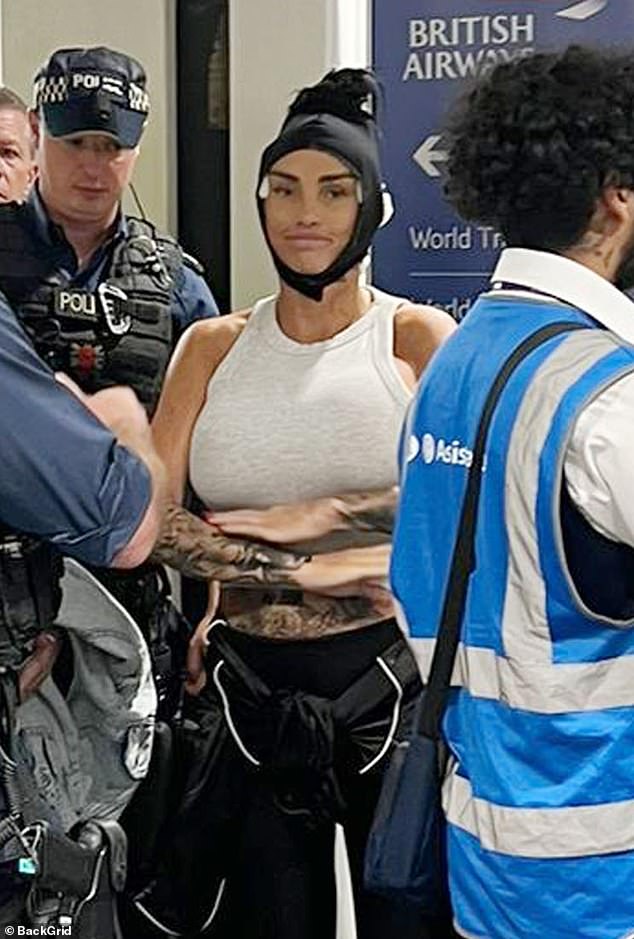 انضمت عارضة الأزياء السابقة، البالغة من العمر 46 عامًا، والتي تم إطلاق سراحها الآن بكفالة، إلى صديقها نجم تلفزيون الواقع في الرحلة إلى تركيا حيث خضعت لعملية تجميل بقيمة 10 آلاف جنيه إسترليني