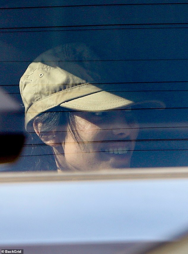 قطعت شركة أديداس علاقاتها مع يي في أكتوبر/تشرين الأول الماضي بعد تصريحاته المعادية للسامية. وتواجه العلامة التجارية دعوى قضائية جماعية من المستثمرين الذين يزعمون أن الشركة كانت على علم بموقفه المسيء قبل سنوات من إنهاء شراكتها معه.