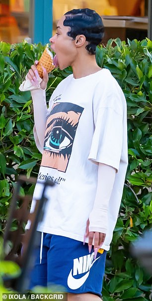 لقد تم أيضًا إذابة الحشوات في وجهها