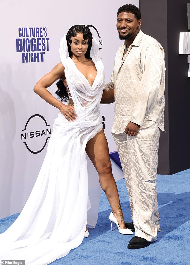 الممثلة تواعد حاليًا مغني الراب ديريك ميلانو. وكشفت أنه قام بتأليف إيقاعات أغنية ابنتها دريم البالغة من العمر سبع سنوات الجديدة. وايت تشارك ابنتها مع حبيبها السابق روب كارداشيان (تم تصويرها في لوس أنجلوس في يونيو)