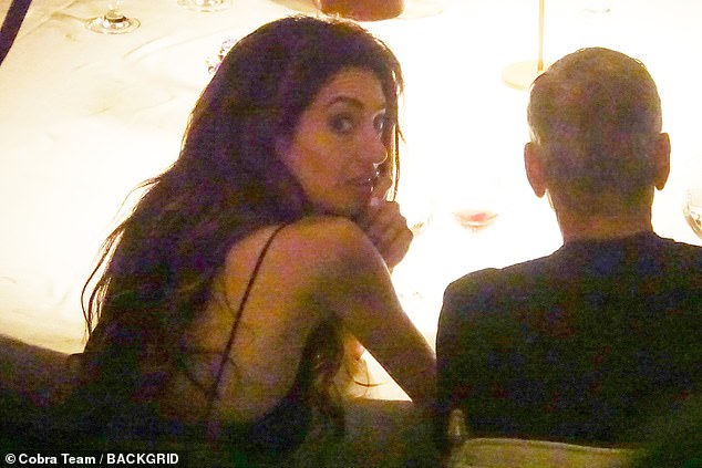 يملك جورج منزلًا في قرية لاجليو، حيث كان يقضي إجازاته بشكل متكرر مع زوجته المحامية، البالغة من العمر 46 عامًا، على مدار السنوات