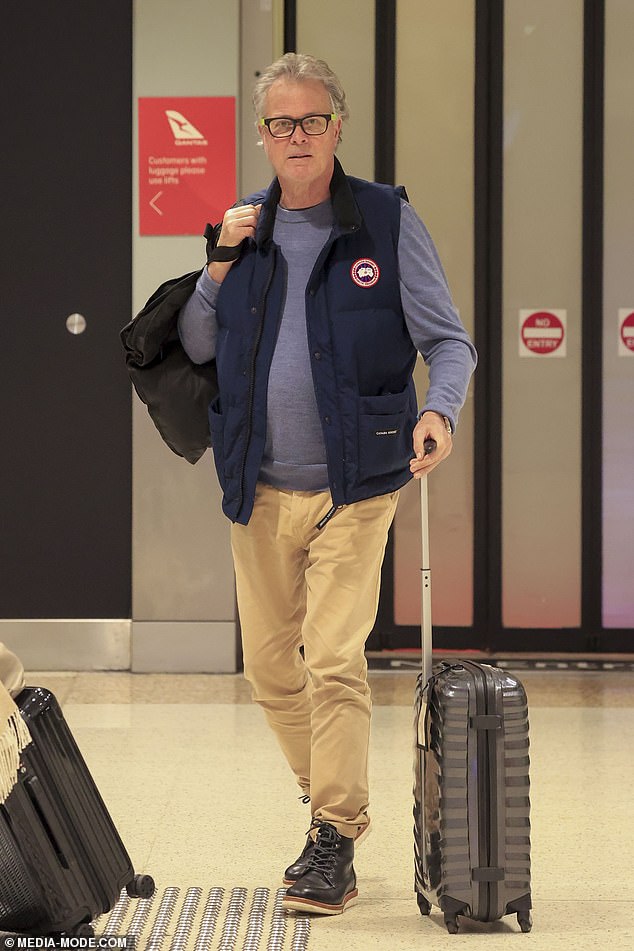 لا يُعرف الكثير عن السيد جراي (في الصورة) الذي يعتبر حسابه على إنستغرام خاصًا، حيث لا يتابعه سوى 60 شخصًا فقط.