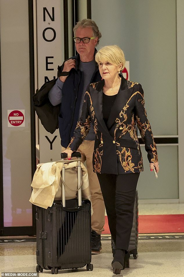 يبدو أن السيدة بيشوب والسيد جراي كانا على علاقة منذ أكثر من عام