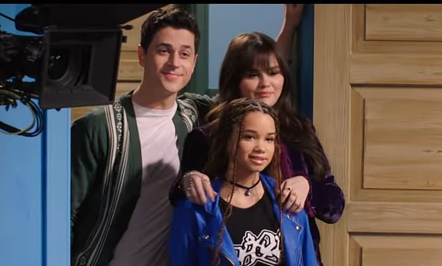 ستركز السلسلة التكميلية على ديفيد، الذي اختار حياة طبيعية مع عائلته - زوجته جيادا (ميمي جيانوبولوس) وابنيه رومان (ألكايو ثيلي) وميلو (ماكس ماتينكو) - وبراون (بيلي).