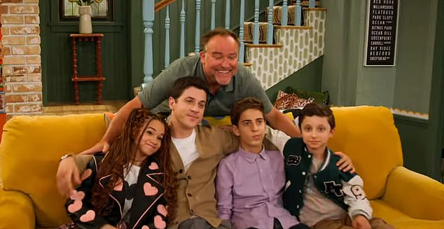 كما عاد جيري روسو، الذي لعب دوره ديفيد ديلويز، إلى الظهور