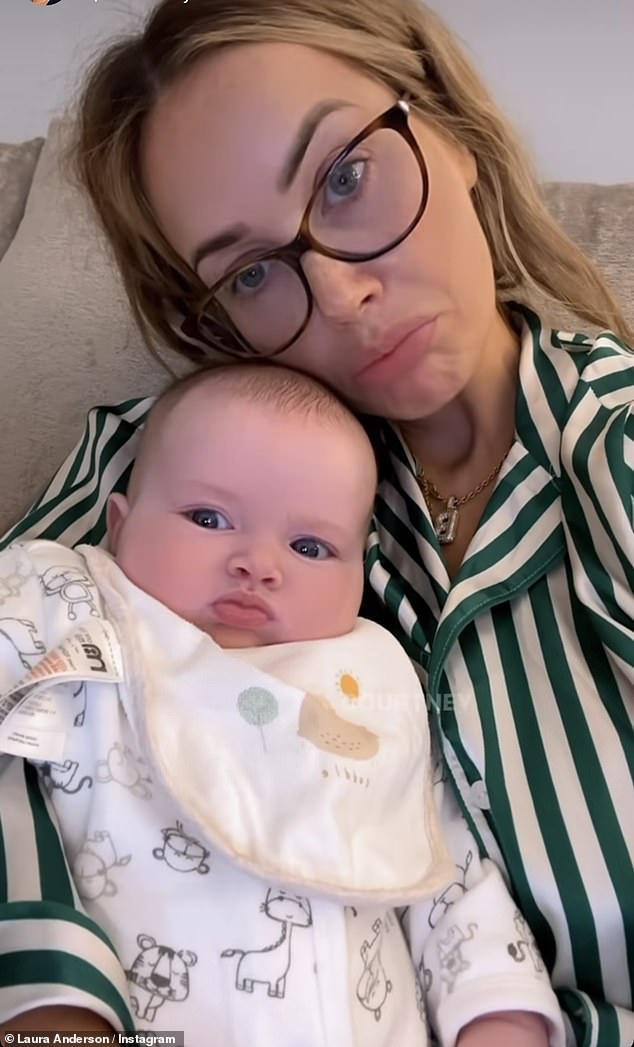 سبق لورا أن شرحت بالتفصيل التحديات التي واجهتها في تربية بوني كأم عزباء، بعد انفصالها عن غاري قبل ولادتها (الصورة في وقت سابق من هذا العام)