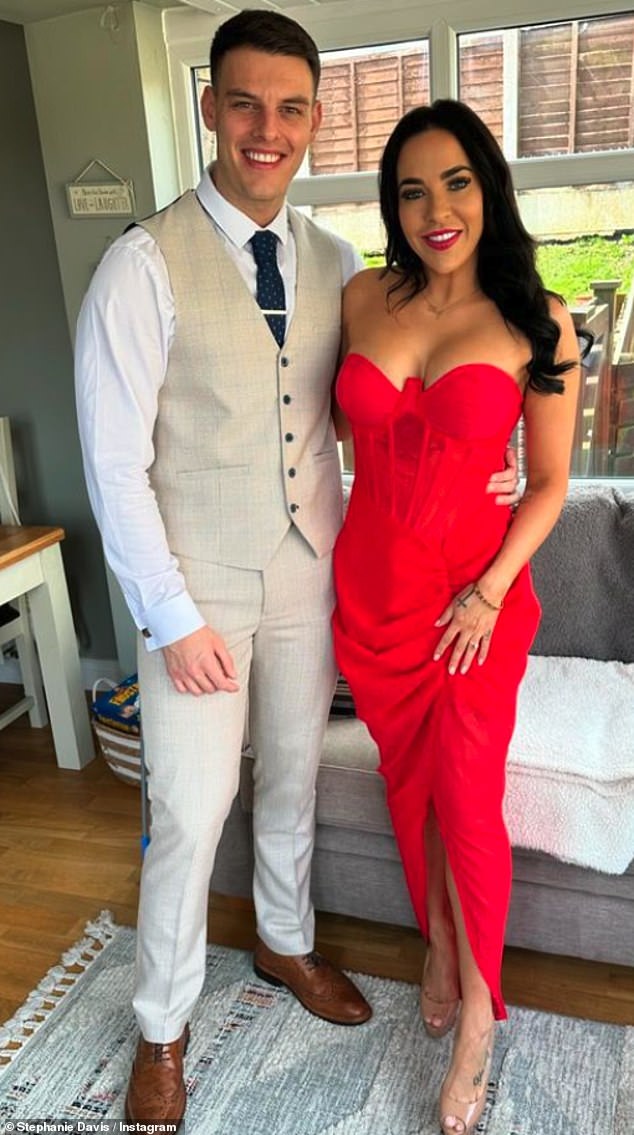 كشفت نجمة Hollyoaks وCorrie السابقة أيضًا أن رحلة الخصوبة الخاصة بها كانت بمثابة 