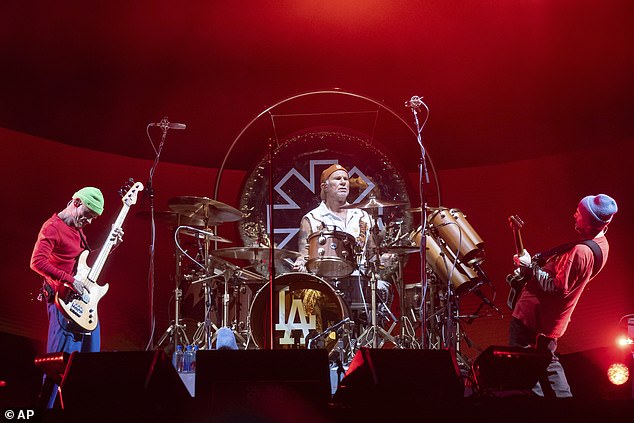 سينضم نجم Rain Man إلى فرقة Red Hot Chilli Peppers وBillie Eilish - وقد تم اختيار جميع الفنانين لارتباطهم بمدينة الساحل الغربي الشهيرة