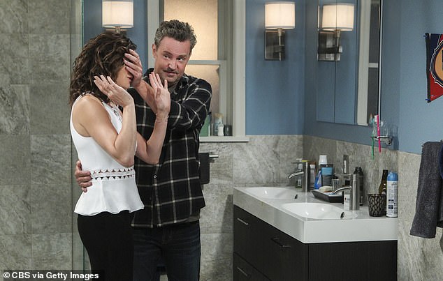 في المقابلة، شرحت تيري بالتفصيل حادثة مواعدتها عندما طُردت من تطبيق Hinge وكيف أرسل لها ماثيو بيري رسالة نصية حول ذلك (تم تصويرهما معًا في فيلم The Odd Couple في عام 2016)