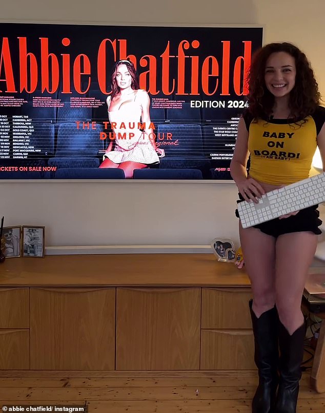 نشرت مقدمة برنامج FBoy Island مقطع فيديو على Instagram حيث قدمت عرضًا تقديميًا على PowerPoint في محاولة لإقناع المتابعين بشراء تذاكر لعرضها