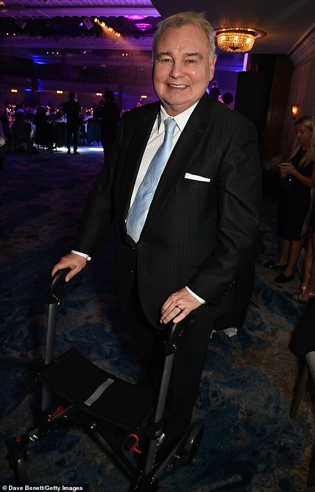 يأتي ذلك بعد أن كشف موقع MailOnline أن كاتي كانت يائسة للإعلان عن علاقتها الرومانسية، لكن إيمون كان يؤجل الإعلان عن الخبر من أجل حماية مشاعر زوجته المنفصلة.