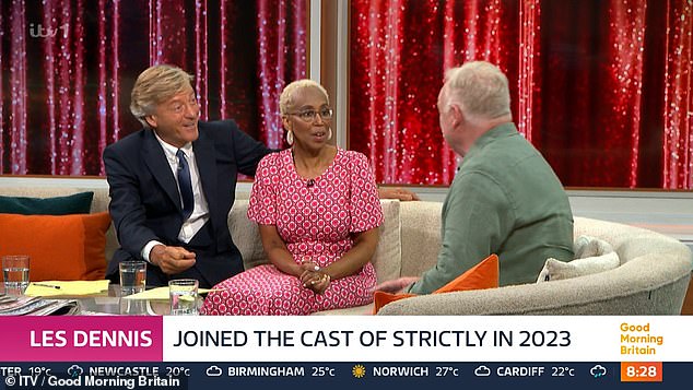 وفي حديثه مع ريتشارد ومضيفته المشاركة تريشا جودارد، أضاف الممثل الكوميدي: 