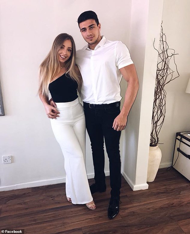 قالت ميلي للصحيفة إنه خلال رحلة إلى ماربيا كان 