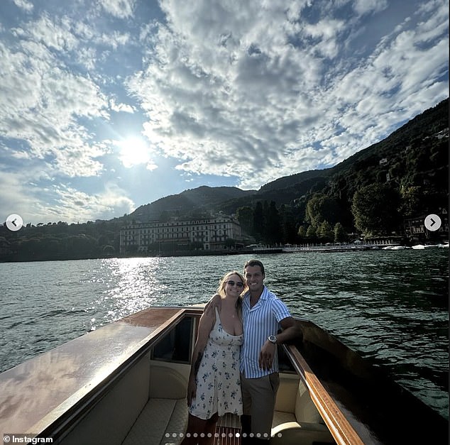 كما قاموا برحلة بالقارب ذات المناظر الخلابة