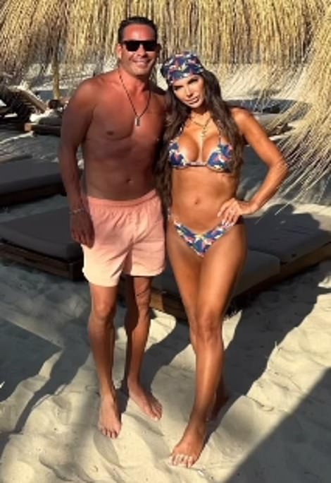 كانت تيريزا تستعرض جمالها في عدة بيكينيات مختلفة أثناء إجازتها التي قضتها في أوروبا