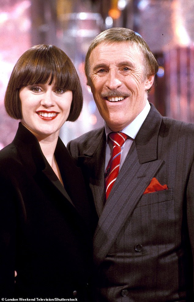 كان دارين داي هو مقدم البرنامج سابقًا، بالإضافة إلى الراحل بروس فورسيث وماثيو كيلي، وسيعود البرنامج المحبوب إلى ITV1 وITVX هذا الخريف (بروس ومضيفه المشارك إليس وارد في الصورة عام 1989)