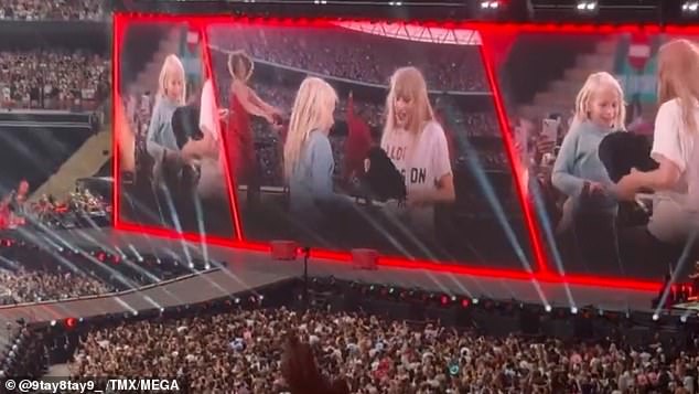 بدت المعجبة الرائعة مسرورة بمجرد أن كانت تايلور أمامها مباشرة، وبدا عليها الإثارة عندما ركعت نجمة البوب ​​واحتضنتها بقوة