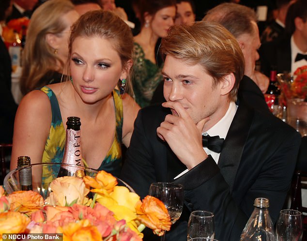 اشتهر الثنائي بمواعدتهما بين عامي 2016 و2023 (تم تصويرهما معًا في عام 2020)