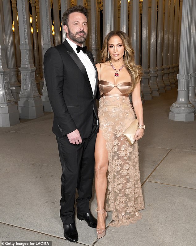 انخرط لوبيز وأفليك في تكهنات مستمرة بشأن الانفصال - ويقال إنهما يعيشان منفصلين أيضًا؛ شوهدا في نوفمبر 2023 في لوس أنجلوس