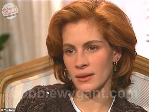 وسط ردود الفعل العنيفة حول كيفية تعاملها مع جولتها الصحفية من أجل فيلم مقتبس عن رواية كولين هوفر الأكثر مبيعًا، اجتمع مستخدمو وسائل التواصل الاجتماعي ليقترحوا أن الممثلة، البالغة من العمر 36 عامًا، يمكن أن تستفيد من التعامل مع الموضوع الحساس بطريقة أكثر جدية، مثلما فعلت روبرتس، البالغة من العمر 56 عامًا، أثناء الترويج لفيلمها، Sleeping with the Enemy.