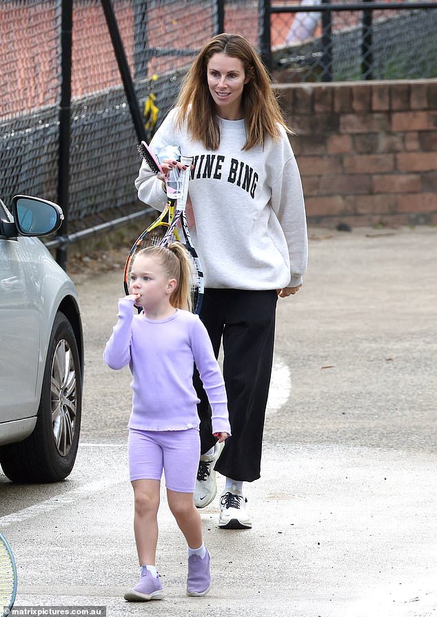 في عام 2022، تحدثت كانديس إلى ديلي ميل أستراليا عن أفضل نصائحها المتعلقة باللياقة البدنية ويومها على طبق من ذهب، بالإضافة إلى متعتها المذنبة المفاجئة