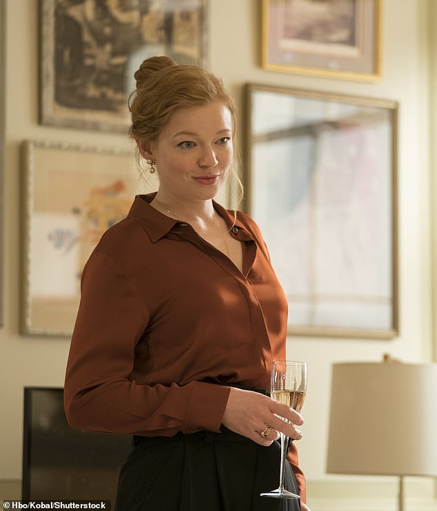 سيتولى الممثل الحائز على جائزة جولدن جلوب بطولة فيلم All Her Fault، وهو فيلم إثارة في الضواحي يتتبع رحلة كابوسية لأم شابة. تم تصويره في Succession