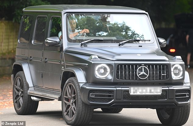 أخبر أصدقاء مولي ماي صحيفة The Mail منذ ذلك الحين أن قرارها لم يتم اتخاذه على عجل وأنها حازمة