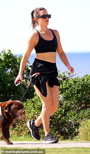 شوهدت وهي تأخذ كلبها في نزهة في ماروبرا