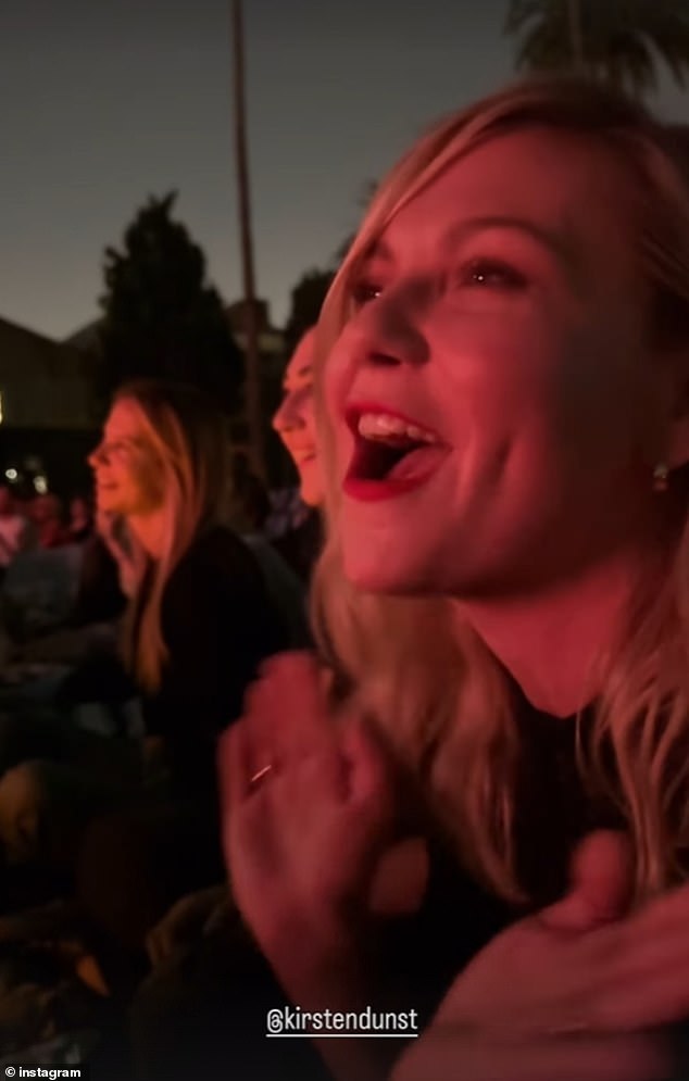 قالت دانست إنها لم تشاهد أيًا من هذه الأفلام منذ أن كنت مراهقة، مع الجمهور.