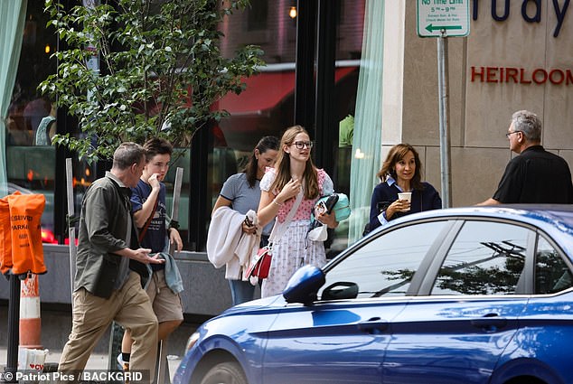 استكشف الأربعة المنطقة ذات المناظر الخلابة