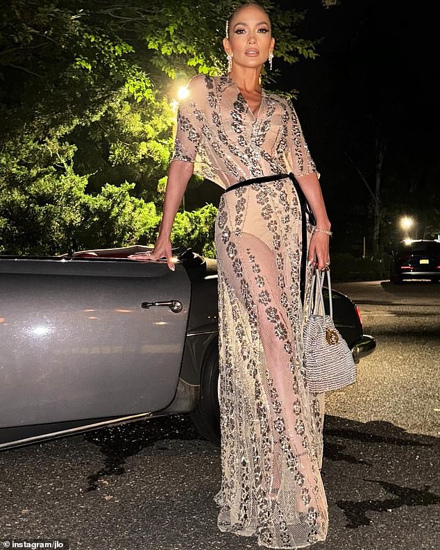 كما بدا أن لوبيز تجاهلت ممثل فيلم Good Will Hunting عندما قفزت إلى وسائل التواصل الاجتماعي - لكنها لم تتمنى له عيد ميلاد سعيدًا