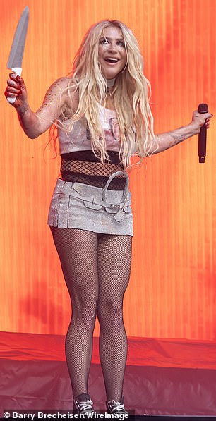 تتمتع كيشا (الصورة في الأول من أغسطس) بجسم أنحف بشكل مريب مما كانت عليه في عام 2019 - مما أثار تكهنات بأنها قفزت على قطار أوزمبيك العصري مثل كيلي كلاركسون، ووبي جولدبرج، وريبل ويلسون، وأوبرا وينفري