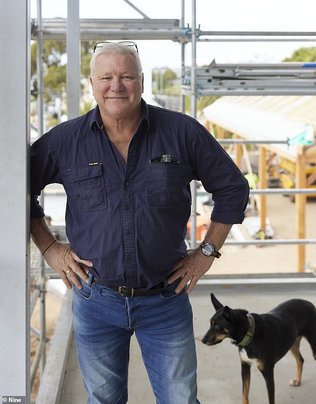 تستطيع صحيفة ديلي ميل أستراليا الآن أن تكشف أن كل شيء ليس كما يبدو حيث كشفت المصادر النقاب عن شكل هذه المنازل بعد مرور عام على بيعها بملايين الدولارات. في الصورة: المذيع سكوت كام