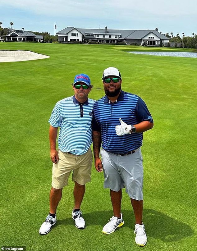 قبل هذين المنشورين الإخباريين، شارك كونور آخر صورة له وهو يلعب الجولف مع صديق في نادي بيليكان للجولف الخاص في بيليير بولاية فلوريدا في أبريل 2023؛ وكانت هذه أول صورة له منذ ثمانية أشهر.