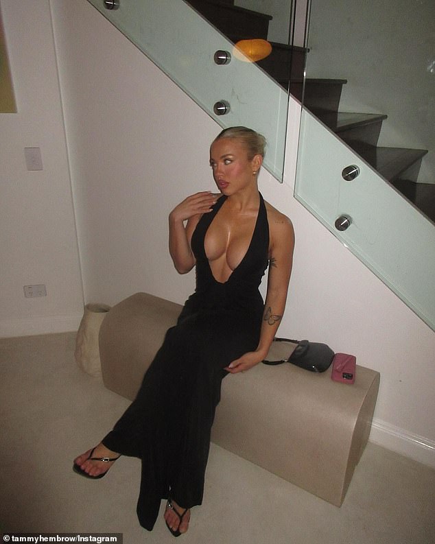 كما أظهرت الممثلة البالغة من العمر 30 عامًا نتائج عملية تكبير الثدي الأخيرة بعد خضوعها لجراحة تجميلية في وقت سابق من هذا الشهر.