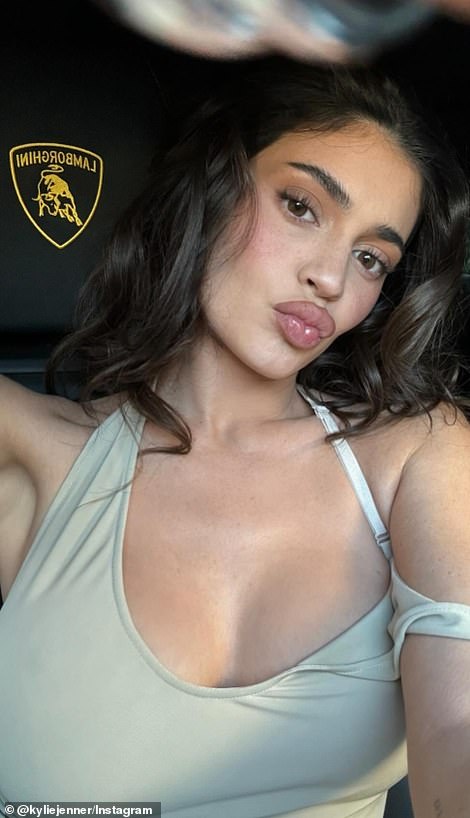 كما شاركت هذه الصورة على قصصها على إنستغرام في يوليو