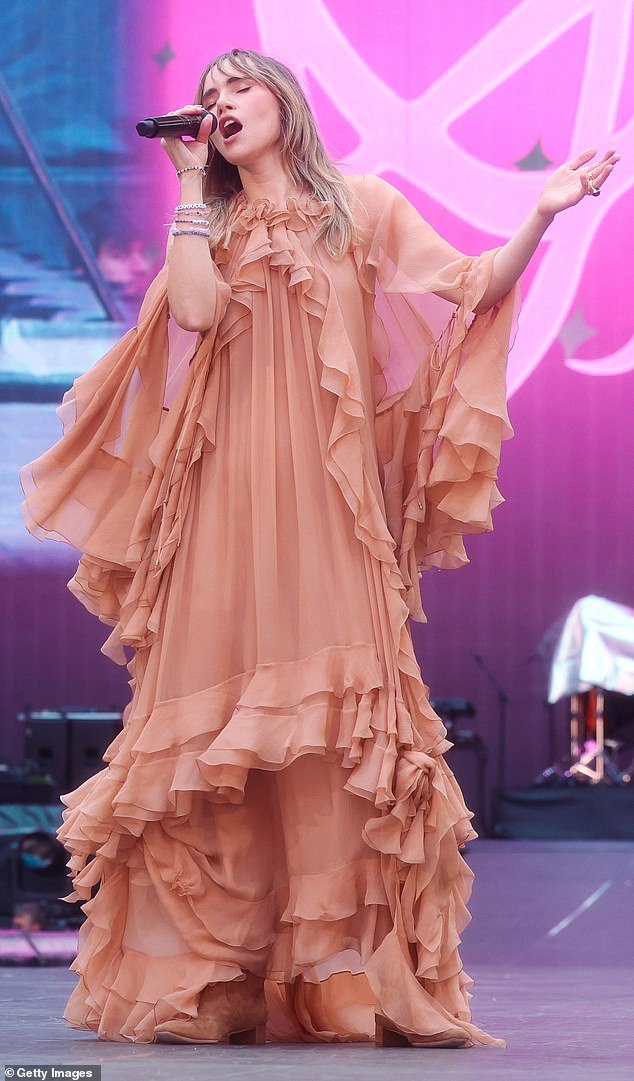 تؤدي سوكي ووترهاوس دور العرض الافتتاحية لحفل تايلور سويفت في استاد ويمبلي في 17 أغسطس