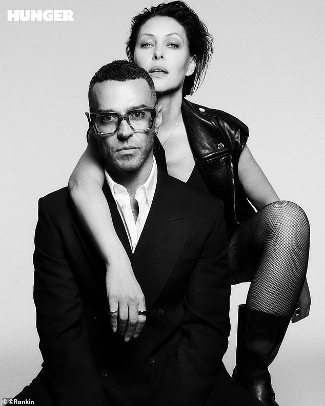 إيما ومات ويليس يستعدان لجلسة تصوير مثيرة جديدة يوم الثلاثاء