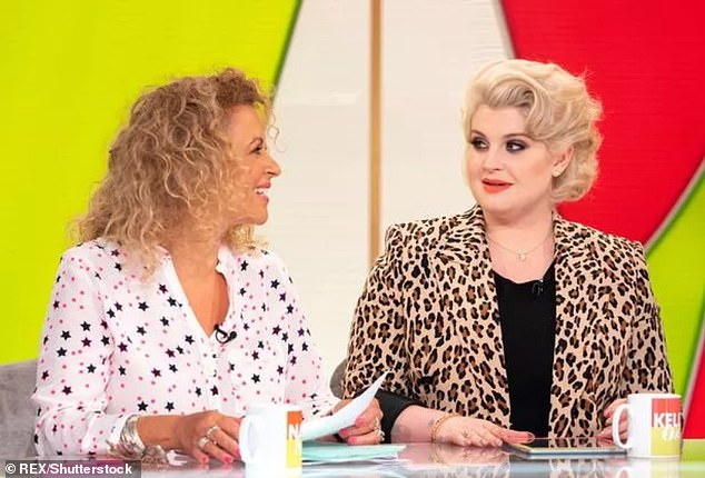 كشفت كيلي أوزبورن (يمينية) في برنامج Loose Women في عام 2018: