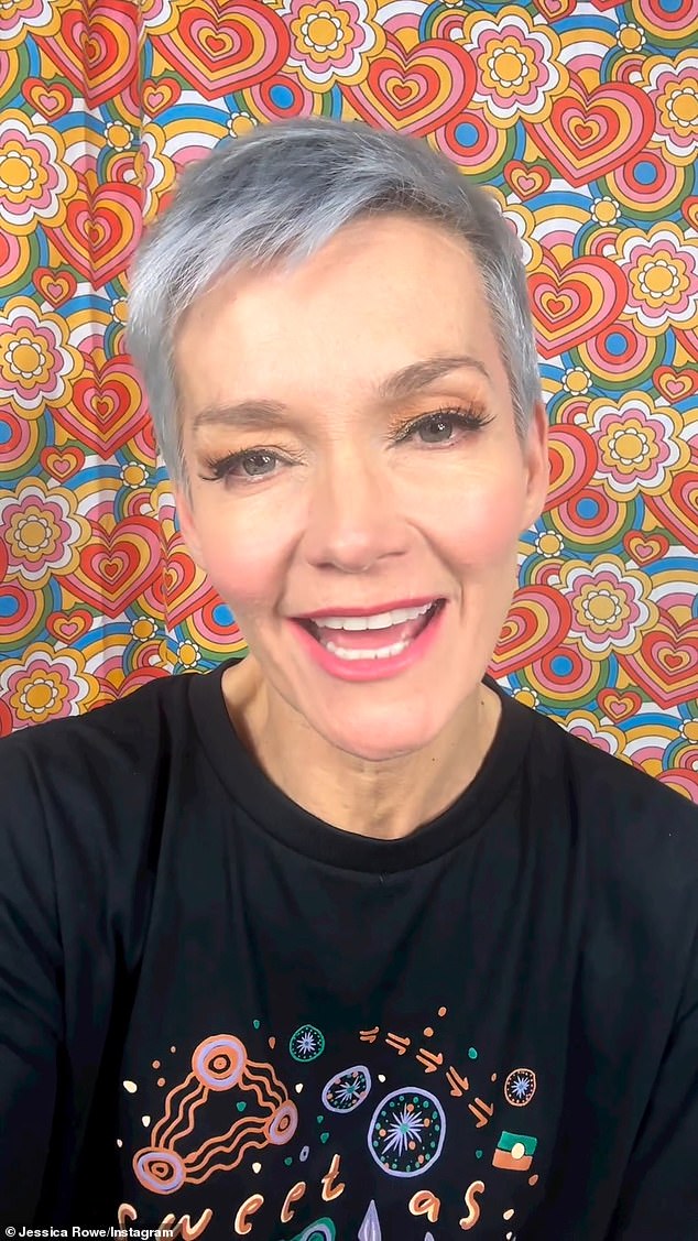 وأضافت جيسيكا أنها أصبحت الآن أكثر ثقة ولن تغير شخصيتها مرة أخرى أبدًا من أجل صاحب العمل