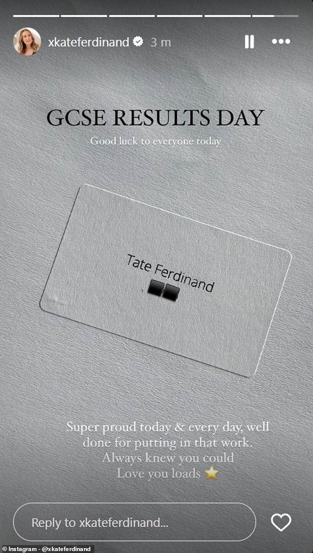 نشرت النجمة صورة على حسابها على إنستغرام صباح الأربعاء لظرف نتائج تيت البالغ من العمر 15 عامًا، وقالت إنها 