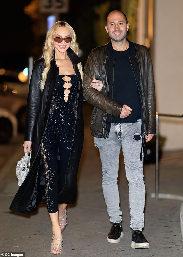 في خضم معركة الطلاق بين الزوجين السابقين، قدم زوجها المنفصل مؤخرًا طلبًا في وقت سابق من هذا الأسبوع يوم الثلاثاء لإسقاط أمر التقييد المؤقت ضده؛ شوهد في عام 2023 في ويست هوليود