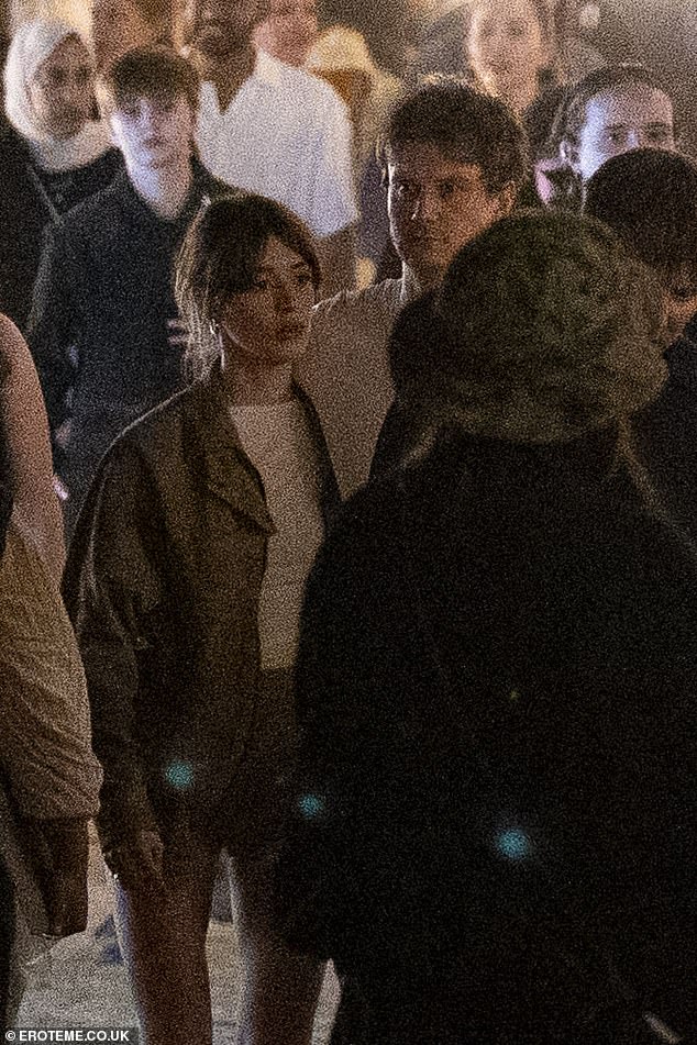 ورفع بول علاقتهما الرومانسية إلى مستويات جديدة، حيث قدم صديقته الجديدة إلى 