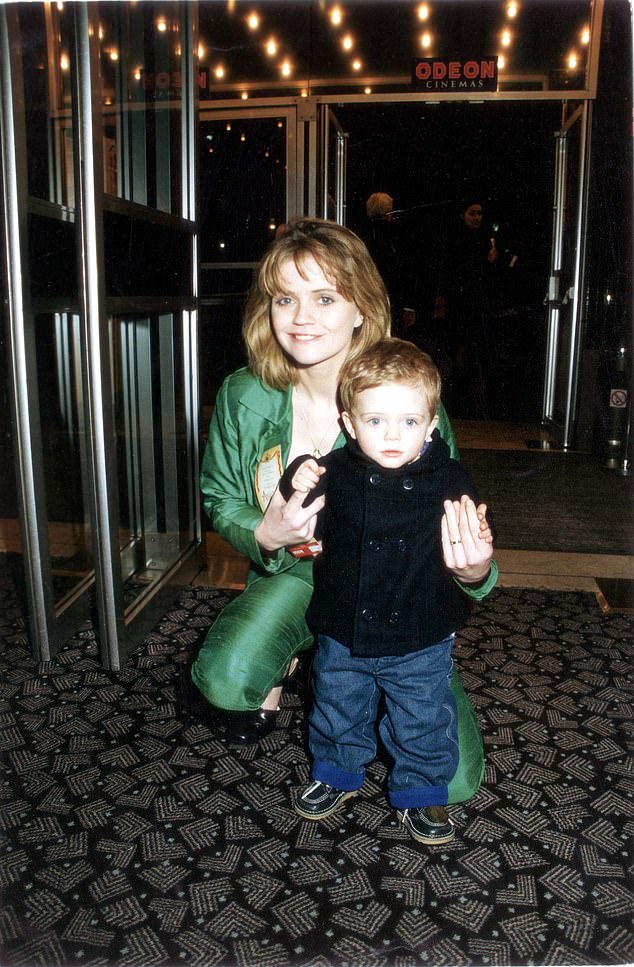 أعرب الابن الوحيد لدانييلا عن رأيه في المخدرات، قائلاً: 