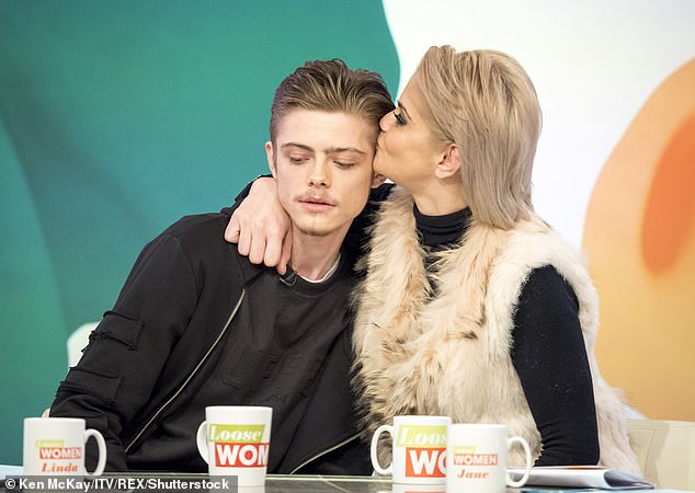 قالت الممثلة البالغة من العمر 50 عامًا إن ابنها البالغ من العمر 27 عامًا وعروسه المستقبلية صوفي أثبتا أن 